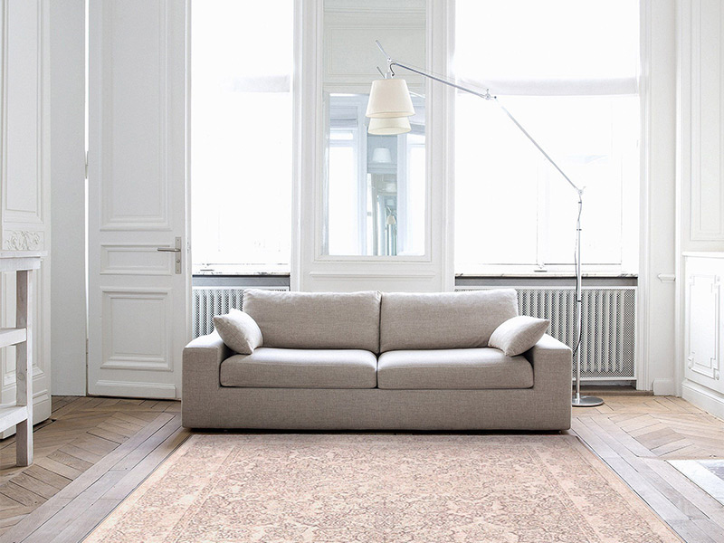 Бежевый ковер в минималистичном интерьере